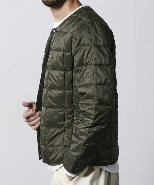 FREAK'S STORE（フリークスストア）の「限定展開 TAION/タイオン ベーシック クルーネックボタン インナーダウンジャケット / TAION-104（ダウンジャケット/コート・メンズ・チャコールグレー/オリーブ/ブラック/ネイビー・X-LARGE/LARGE/MEDIUM/SMALL）」の15枚目の写真