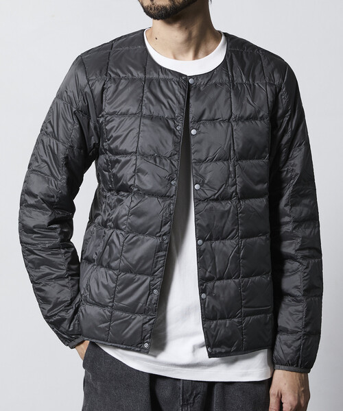 FREAK'S STORE（フリークスストア）の「限定展開 TAION/タイオン ベーシック クルーネックボタン インナーダウンジャケット / TAION-104（ダウンジャケット/コート・メンズ・チャコールグレー/オリーブ/ブラック/ネイビー・X-LARGE/LARGE/MEDIUM/SMALL）」の17枚目の写真