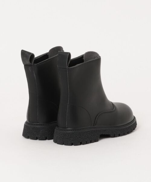 URBAN CHERRY（アーバンチェリー）の「フロントジップショートブーツ（ブーツ・キッズ・ブラック・18.0cm/18.5cm/19.0cm/19.5cm/20.5cm/21.0cm/22.0cm）」の14枚目の写真