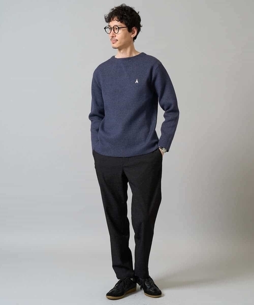 a.v.v(アーヴェヴェ)の「【洗濯機で洗える】ワンポイント刺繍ボートネックニット(ニット/セーター・メンズ・アイボリー/ネイビー/ミント・44/46/48/50)」の8枚目の写真