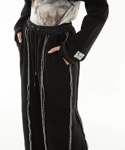 casane(カサネ)の「CASANE(カサネ)Heavyweight color stitch pants(その他パンツ・レディース・ブラック/チャコールグレー・1/2)」の3枚目の写真