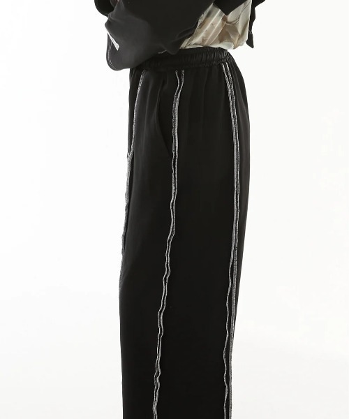 casane(カサネ)の「CASANE(カサネ)Heavyweight color stitch pants(その他パンツ・レディース・ブラック/チャコールグレー・1/2)」の4枚目の写真