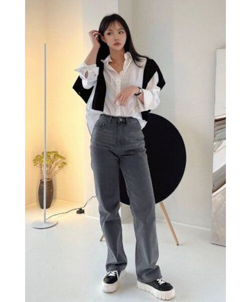 MUSINSA STANDARD WOMAN（ムシンサスタンダードウーマン）の「ウィメンズストレートデニムパンツ[グレー]（デニムパンツ・レディース・その他・32/30/23/24/25/26/27/28/29）」の2枚目の写真