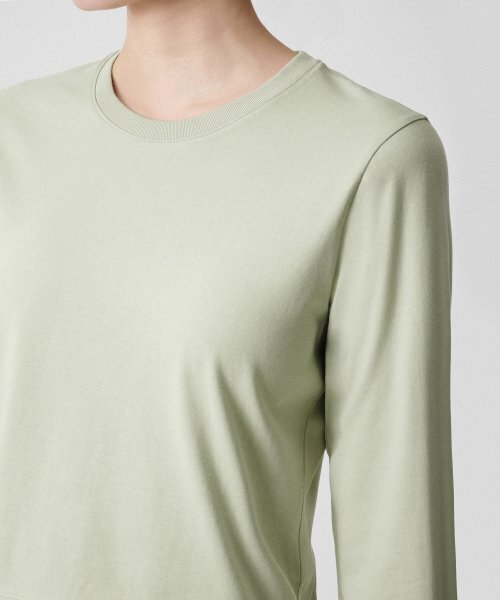 MUSINSA STANDARD WOMAN（ムシンサスタンダードウーマン）の「[クールタンダード] ウィメンズ クルーネック クロップ 長袖Tシャツ [ペイルグリーン]（Tシャツ/カットソー・レディース・その他・SMALL/MEDIUM/LARGE/X-SMALL）」の7枚目の写真