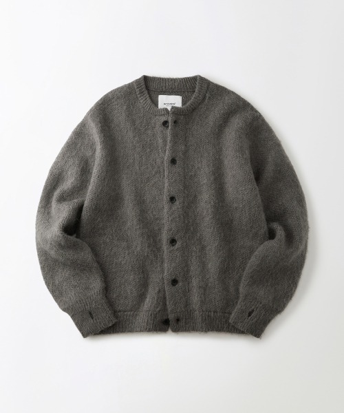 OUTSTANDING(アウトスタンディング)の「BRUSHED WOOL ROUND NECK CARDIGAN_MELANGE GRAY(カーディガン/ボレロ・メンズ・その他・SMALL/MEDIUM/LARGE)」の1枚目の写真