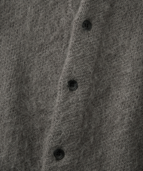 OUTSTANDING(アウトスタンディング)の「BRUSHED WOOL ROUND NECK CARDIGAN_MELANGE GRAY(カーディガン/ボレロ・メンズ・その他・SMALL/MEDIUM/LARGE)」の4枚目の写真