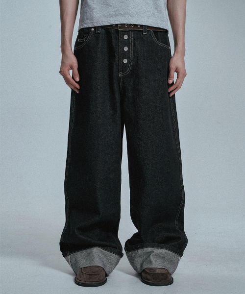 MOO(エムオーオー)の「シンチバックロールアップインディゴデニムパンツ - ブラック(デニムパンツ・メンズ・ブラック・MEDIUM/LARGE)」の3枚目の写真