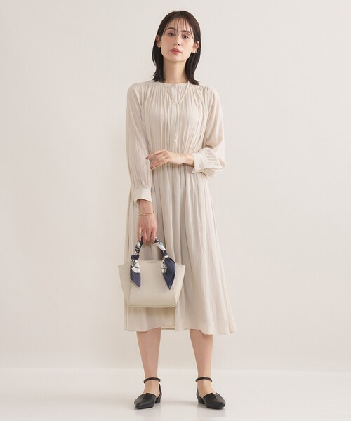 INDIVI(インディヴィ)の「【洗える】ギャザーフレアワンピース(ワンピース・レディース・ナチュラル/ネイビー・40/38/36/05/19/15 /13)」の10枚目の写真