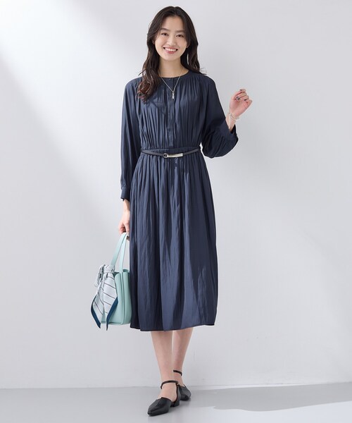 INDIVI(インディヴィ)の「【洗える】ギャザーフレアワンピース(ワンピース・レディース・ナチュラル/ネイビー・40/38/36/05/19/15 /13)」の6枚目の写真