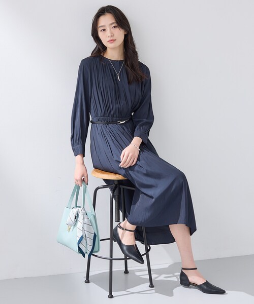 INDIVI(インディヴィ)の「【洗える】ギャザーフレアワンピース(ワンピース・レディース・ナチュラル/ネイビー・40/38/36/05/19/15 /13)」の5枚目の写真