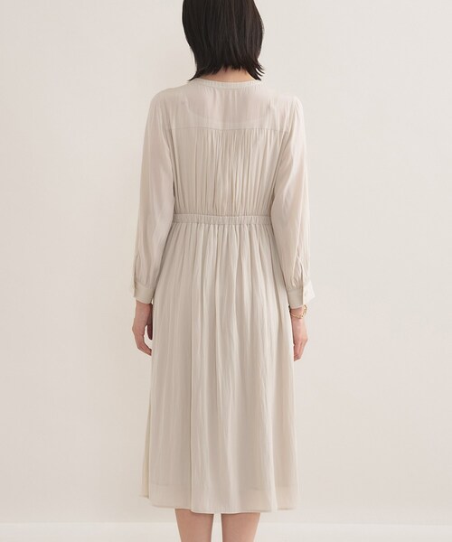 INDIVI(インディヴィ)の「【洗える】ギャザーフレアワンピース(ワンピース・レディース・ナチュラル/ネイビー・40/38/36/05/19/15 /13)」の20枚目の写真