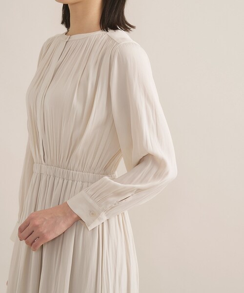 INDIVI(インディヴィ)の「【洗える】ギャザーフレアワンピース(ワンピース・レディース・ナチュラル/ネイビー・40/38/36/05/19/15 /13)」の18枚目の写真