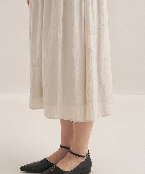 INDIVI(インディヴィ)の「【洗える】ギャザーフレアワンピース(ワンピース・レディース・ナチュラル/ネイビー・40/38/36/05/19/15 /13)」の17枚目の写真