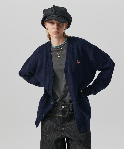 Beyond Closet(-)の「ノーマンティック ベーシックラムウールVネックカーディガンネイビー(カーディガン/ボレロ・レディース・その他・SMALL)」の2枚目の写真