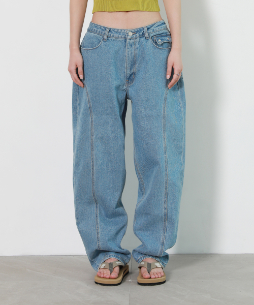 PIECEMAKER(ピースメーカー)の「DIVIDE STITCH BALLOON DENIM PANTS (LIGHT INDIGO)(デニムパンツ・レディース・その他・MEDIUM/LARGE)」の3枚目の写真