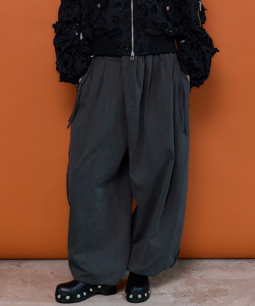 MAISON SPECIAL（メゾンスペシャル）の「Asymmetrical Balloon Pants/アシンメトリーバルーンパンツ（その他パンツ・レディース・ピンク/ホワイト/グレー/チャコールグレー・38/36）」の14枚目の写真