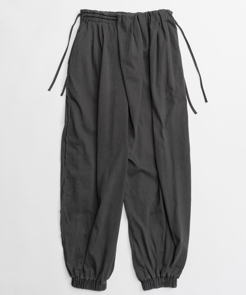MAISON SPECIAL（メゾンスペシャル）の「Asymmetrical Balloon Pants/アシンメトリーバルーンパンツ（その他パンツ・レディース・ピンク/ホワイト/グレー/チャコールグレー・38/36）」の17枚目の写真