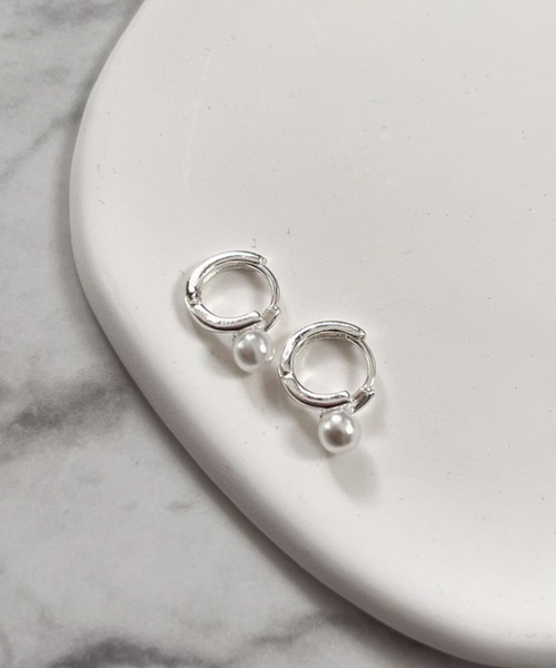 yu-ka(ユーカ)の「YU-KA:パールフープピアス Pearl hoop pierce(ピアス(両耳用)・レディース・シルバー/ゴールド・FREE)」の6枚目の写真