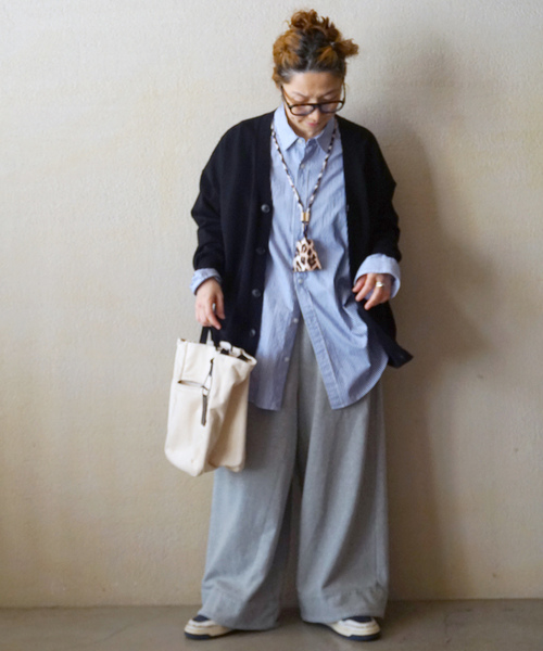 JOURNAL STANDARD LUXE(ジャーナルスタンダード ラックス)の「ハイツイストテンジク Vネックカーディガン(カーディガン/ボレロ・レディース・アイボリー/ブラック/ネイビー・FREE)」の21枚目の写真