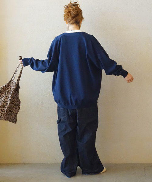 JOURNAL STANDARD LUXE(ジャーナルスタンダード ラックス)の「ハイツイストテンジク Vネックカーディガン(カーディガン/ボレロ・レディース・アイボリー/ブラック/ネイビー・FREE)」の11枚目の写真