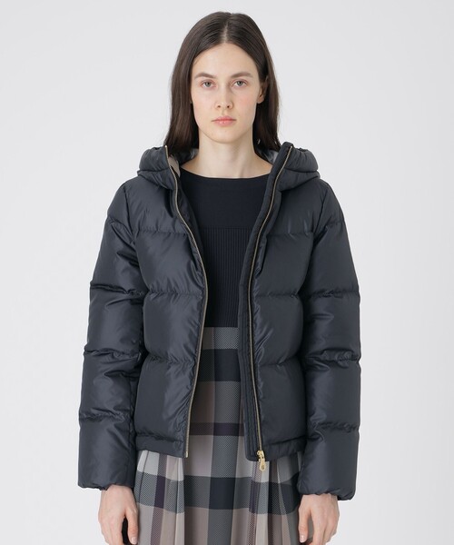 BLUE LABEL CRESTBRIDGE（ブルーレーベルクレストブリッジ）の「【はっ水】タフタダウンコート（ダウンジャケット/コート・レディース・ブラック/ダークネイビー・36/38/42/40）」の2枚目の写真