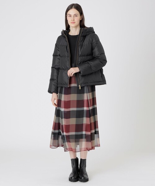 BLUE LABEL CRESTBRIDGE（ブルーレーベルクレストブリッジ）の「【はっ水】タフタダウンコート（ダウンジャケット/コート・レディース・ブラック/ダークネイビー・36/38/42/40）」の3枚目の写真