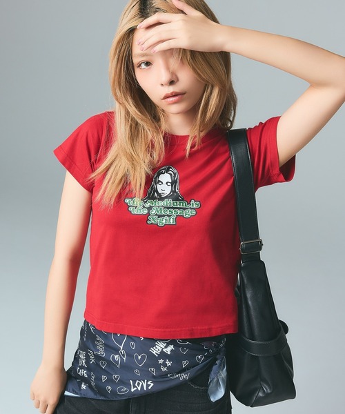 X-girl(エックスガール)の「GLITTER LOGO AND FACE S/S BABY TEE(Tシャツ/カットソー・レディース・ブラック/ホワイト/レッド・S/M)」の1枚目の写真