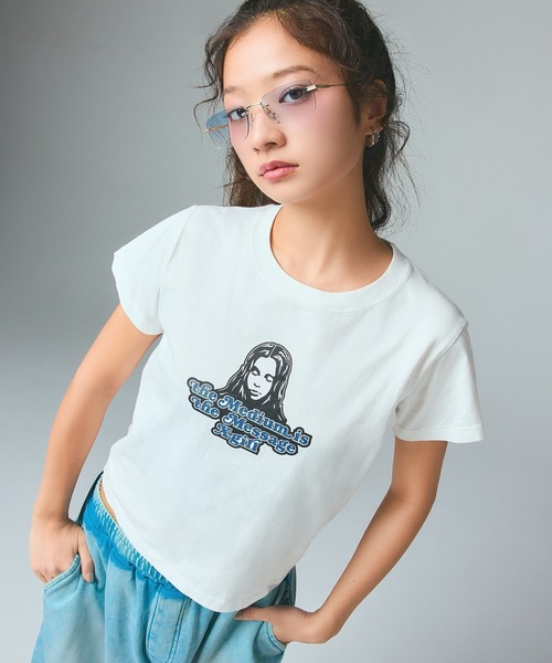 X-girl(エックスガール)の「GLITTER LOGO AND FACE S/S BABY TEE(Tシャツ/カットソー・レディース・ブラック/ホワイト/レッド・S/M)」の13枚目の写真
