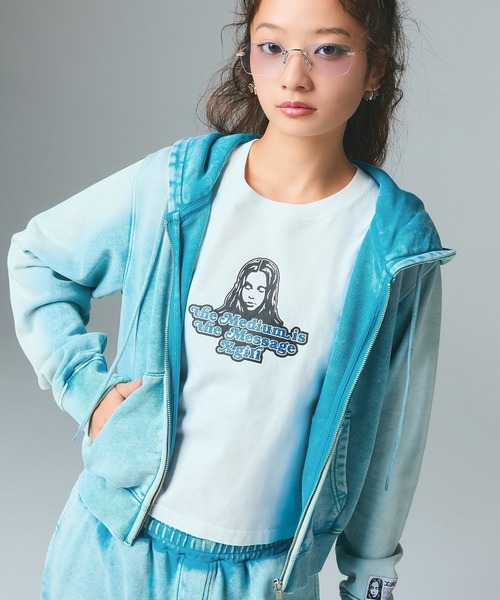X-girl(エックスガール)の「GLITTER LOGO AND FACE S/S BABY TEE(Tシャツ/カットソー・レディース・ブラック/ホワイト/レッド・S/M)」の15枚目の写真