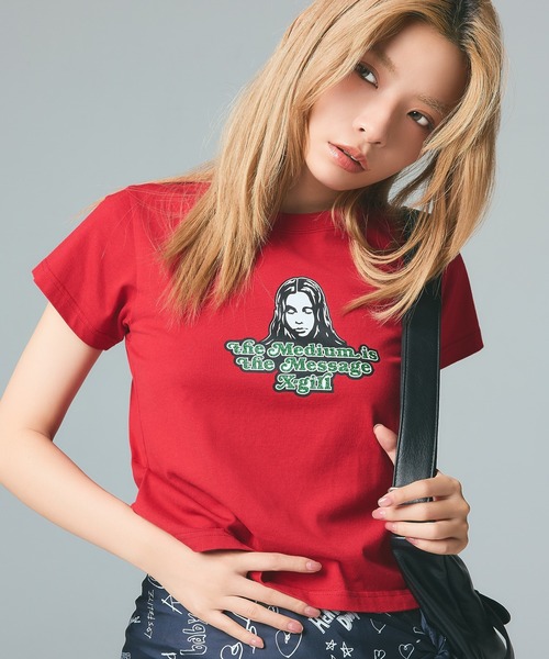 X-girl(エックスガール)の「GLITTER LOGO AND FACE S/S BABY TEE(Tシャツ/カットソー・レディース・ブラック/ホワイト/レッド・S/M)」の18枚目の写真