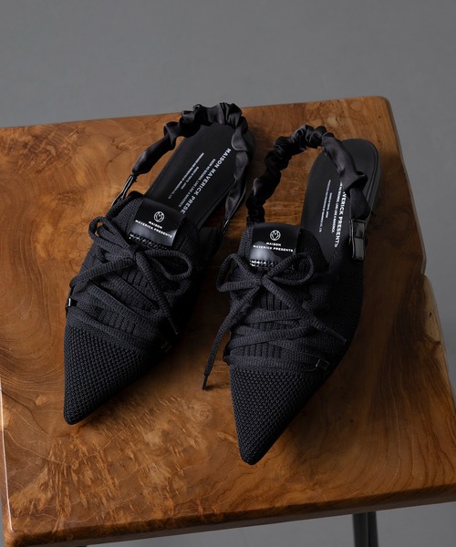 MAISON MAVERICK PRESENTS(メゾンマベリックプレゼンツ)の「【MAISON MAVERICK PRESENTS】Lace-Up Shushuback Flats(パンプス・レディース・ブラック/キャメル・M/S/L)」の2枚目の写真