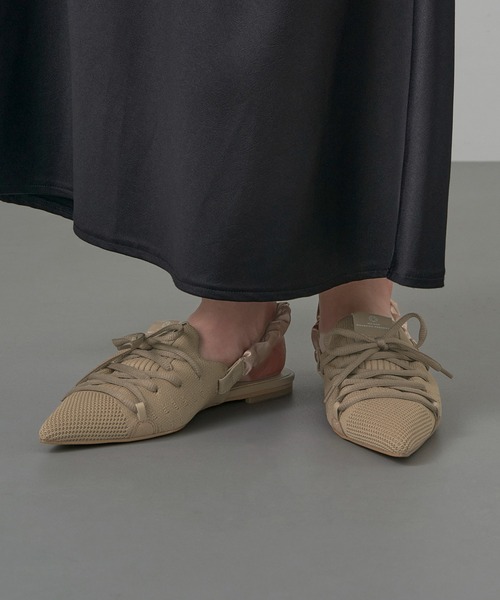 MAISON MAVERICK PRESENTS(メゾンマベリックプレゼンツ)の「【MAISON MAVERICK PRESENTS】Lace-Up Shushuback Flats(パンプス・レディース・ブラック/キャメル・M/S/L)」の3枚目の写真