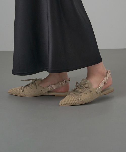 MAISON MAVERICK PRESENTS(メゾンマベリックプレゼンツ)の「【MAISON MAVERICK PRESENTS】Lace-Up Shushuback Flats(パンプス・レディース・ブラック/キャメル・M/S/L)」の6枚目の写真