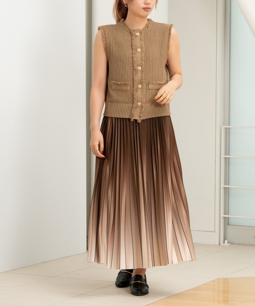 STRAWBERRY-FIELDS（ストロベリーフィールズ）の「コットンライクポリー_フリンジトリミングニットジレ（ベスト・レディース・モカ/ネイビー/オフホワイト・2）」の3枚目の写真