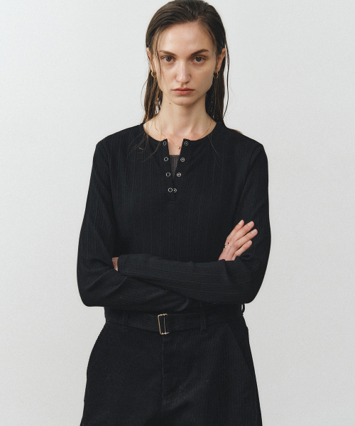 NOIRER FOR WOMAN(ノイアーフォーウーマン)の「ヘンリーネックロングスリーブTシャツ(ブラック)(シャツ/ブラウス・レディース・その他・FREE)」の1枚目の写真