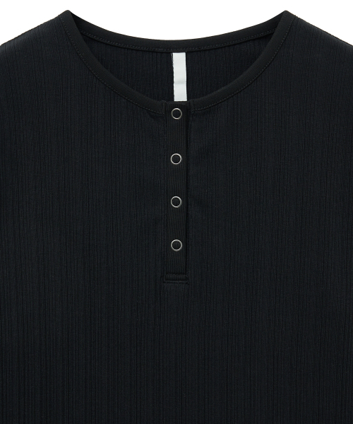 NOIRER FOR WOMAN(ノイアーフォーウーマン)の「ヘンリーネックロングスリーブTシャツ(ブラック)(シャツ/ブラウス・レディース・その他・FREE)」の4枚目の写真
