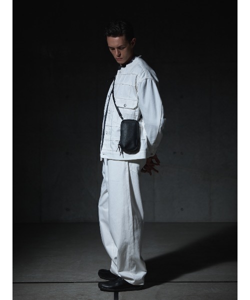 WEXLEY(ウェクスレイ)の「4WAY VERTICAL SLING / LEATHER JAPAN LIMITED EDITION(ショルダーバッグ・メンズ・ブラック・ONE SIZE)」の2枚目の写真