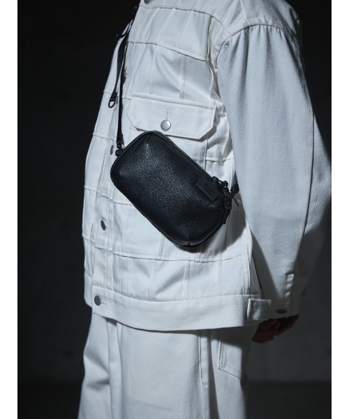 WEXLEY(ウェクスレイ)の「4WAY VERTICAL SLING / LEATHER JAPAN LIMITED EDITION(ショルダーバッグ・メンズ・ブラック・ONE SIZE)」の3枚目の写真
