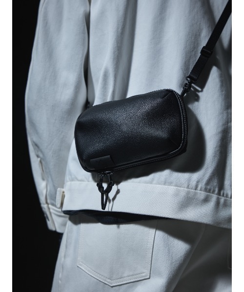 WEXLEY(ウェクスレイ)の「4WAY VERTICAL SLING / LEATHER JAPAN LIMITED EDITION(ショルダーバッグ・メンズ・ブラック・ONE SIZE)」の5枚目の写真