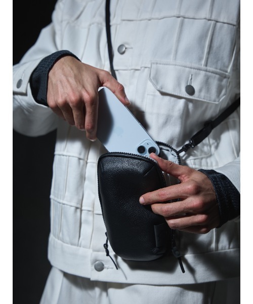 WEXLEY(ウェクスレイ)の「4WAY VERTICAL SLING / LEATHER JAPAN LIMITED EDITION(ショルダーバッグ・メンズ・ブラック・ONE SIZE)」の9枚目の写真