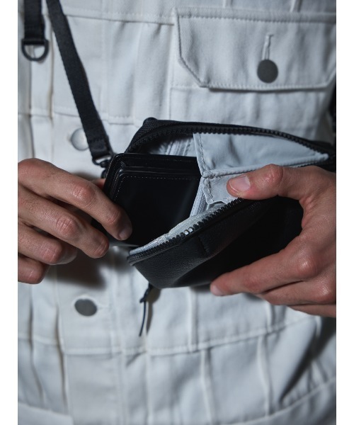 WEXLEY(ウェクスレイ)の「4WAY VERTICAL SLING / LEATHER JAPAN LIMITED EDITION(ショルダーバッグ・メンズ・ブラック・ONE SIZE)」の11枚目の写真