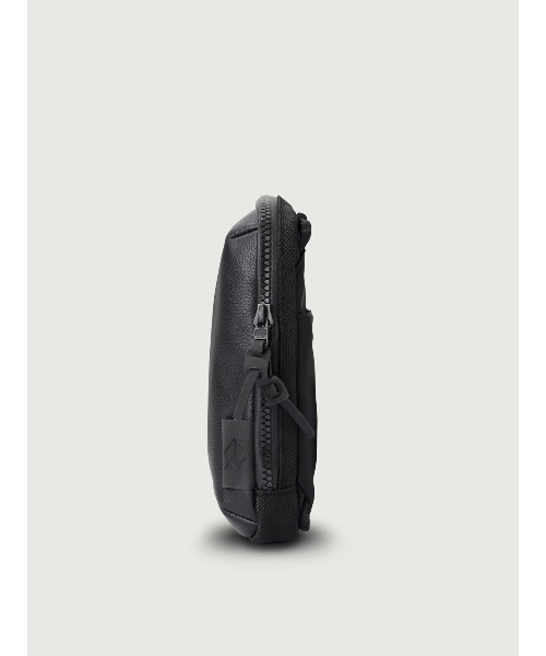 WEXLEY(ウェクスレイ)の「4WAY VERTICAL SLING / LEATHER JAPAN LIMITED EDITION(ショルダーバッグ・メンズ・ブラック・ONE SIZE)」の16枚目の写真
