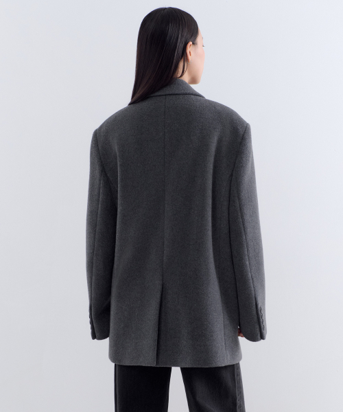 MUSINSA STANDARD WOMAN（ムシンサスタンダードウーマン）の「ウィメンズウールブレンドボリュームメルトンオーバーショルダーブレザーコート[ミディアムグレー]（チェスターコート・レディース・その他・LARGE/MEDIUM/SMALL/X-SMALL）」の7枚目の写真