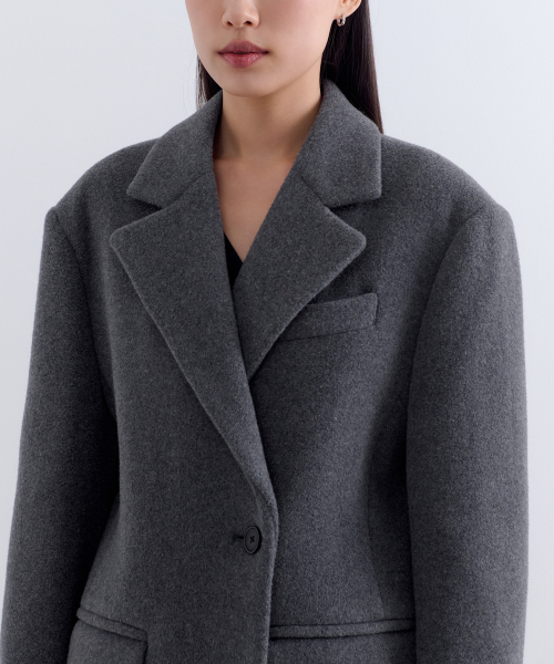 MUSINSA STANDARD WOMAN（ムシンサスタンダードウーマン）の「ウィメンズウールブレンドボリュームメルトンオーバーショルダーブレザーコート[ミディアムグレー]（チェスターコート・レディース・その他・LARGE/MEDIUM/SMALL/X-SMALL）」の6枚目の写真