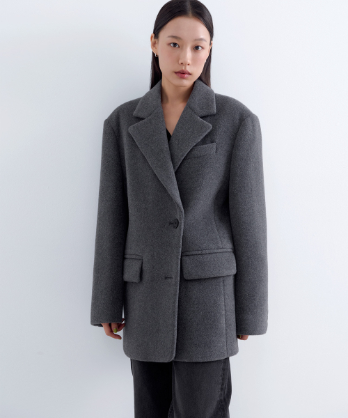 MUSINSA STANDARD WOMAN（ムシンサスタンダードウーマン）の「ウィメンズウールブレンドボリュームメルトンオーバーショルダーブレザーコート[ミディアムグレー]（チェスターコート・レディース・その他・LARGE/MEDIUM/SMALL/X-SMALL）」の4枚目の写真