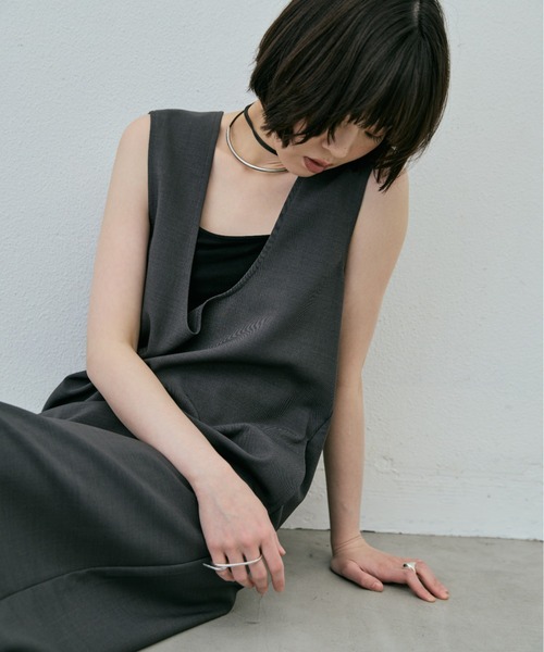 AIC.(エーアイシー)の「ディープUネックロングワンピース(ワンピース・レディース・チャコールグレー/オフホワイト/ブラック/バーガンディー・FREE)」の18枚目の写真