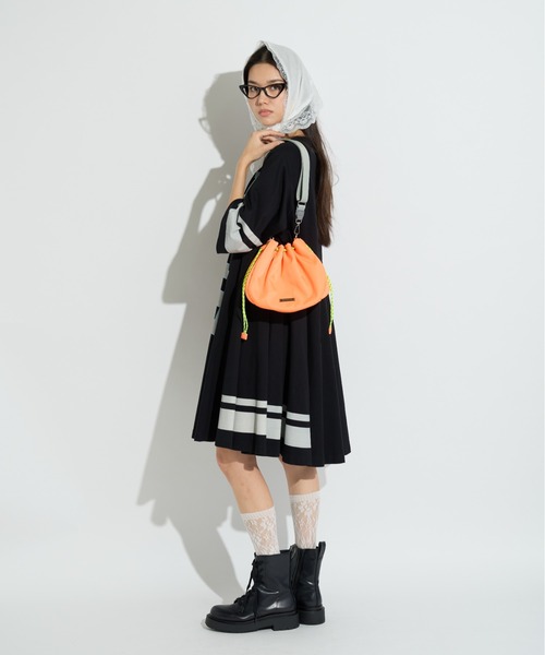 anna sui nyc(アナ スイ エヌ ワイ シー)の「ラウンドバッグ(ショルダーバッグ・レディース・オレンジ/ブラック/グレー・FREE)」の16枚目の写真