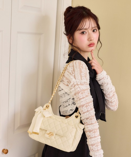 one after another NICE CLAUP（ワンアフターアナザーナイスクラップ）の「2WAYチェーンショルダーバッグ（ショルダーバッグ・レディース・ブラック/アイボリー/ブルー・FREE）」の4枚目の写真