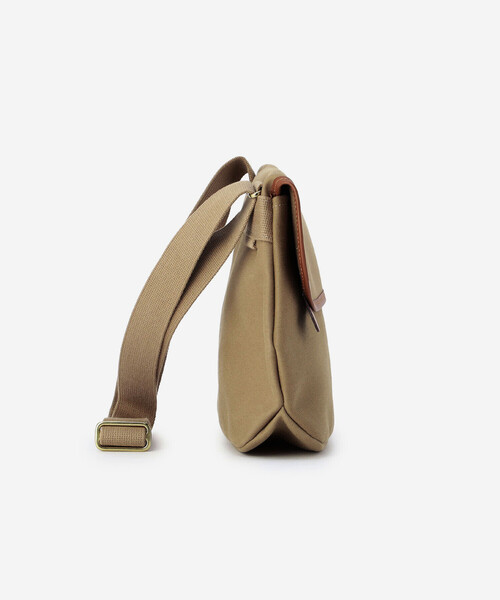 BRADY(ブレディー)の「Brady | AVON UNISEX(ショルダーバッグ・レディース・ブラック/カーキ・ONE)」の4枚目の写真