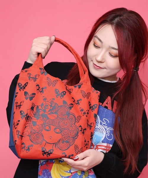 ScoLar（スカラー）の「661435：スカラーちゃん×蝶々柄配色ランチトートバッグ（トートバッグ・レディース・ピンク/グリーン/オレンジ/パープル/ネイビー/グレー/サックスブルー/カーキ/ブラック/アイボリー・FREE）」の10枚目の写真